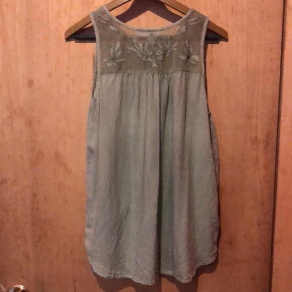 Solitaire Women’s medium Moss Green tank top. - Picture 7 of 11